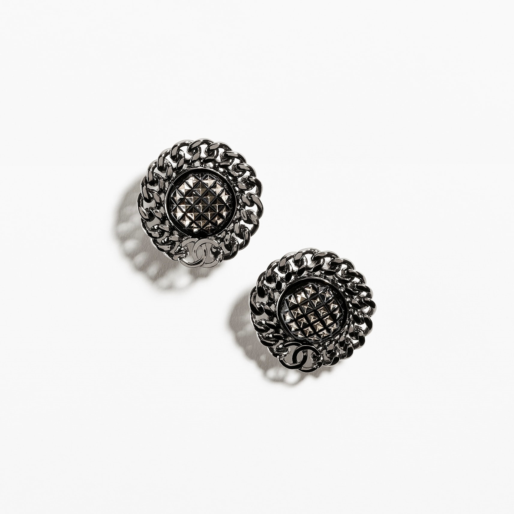 CCE864 24B Metal Black Round cc logo stud earring - ccjewelryacc