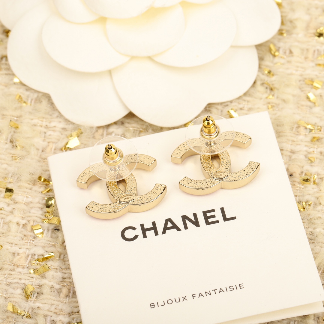 CCE859 24B Metal Pink enamel cc logo Stud earring - ccjewelryacc