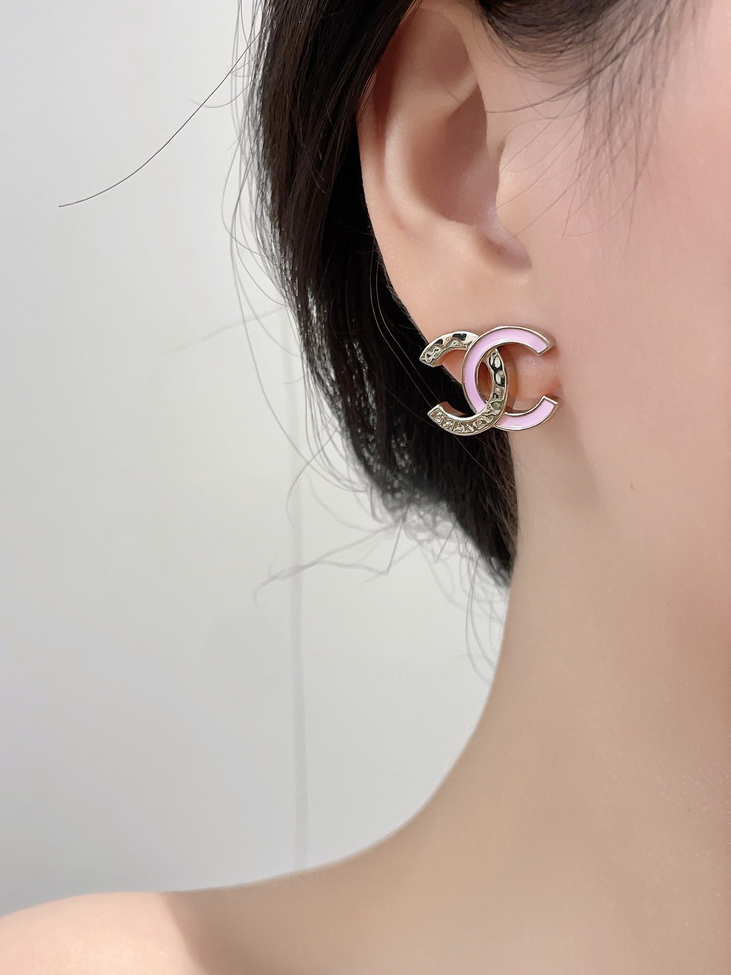 CCE859 24B Metal Pink enamel cc logo Stud earring - ccjewelryacc