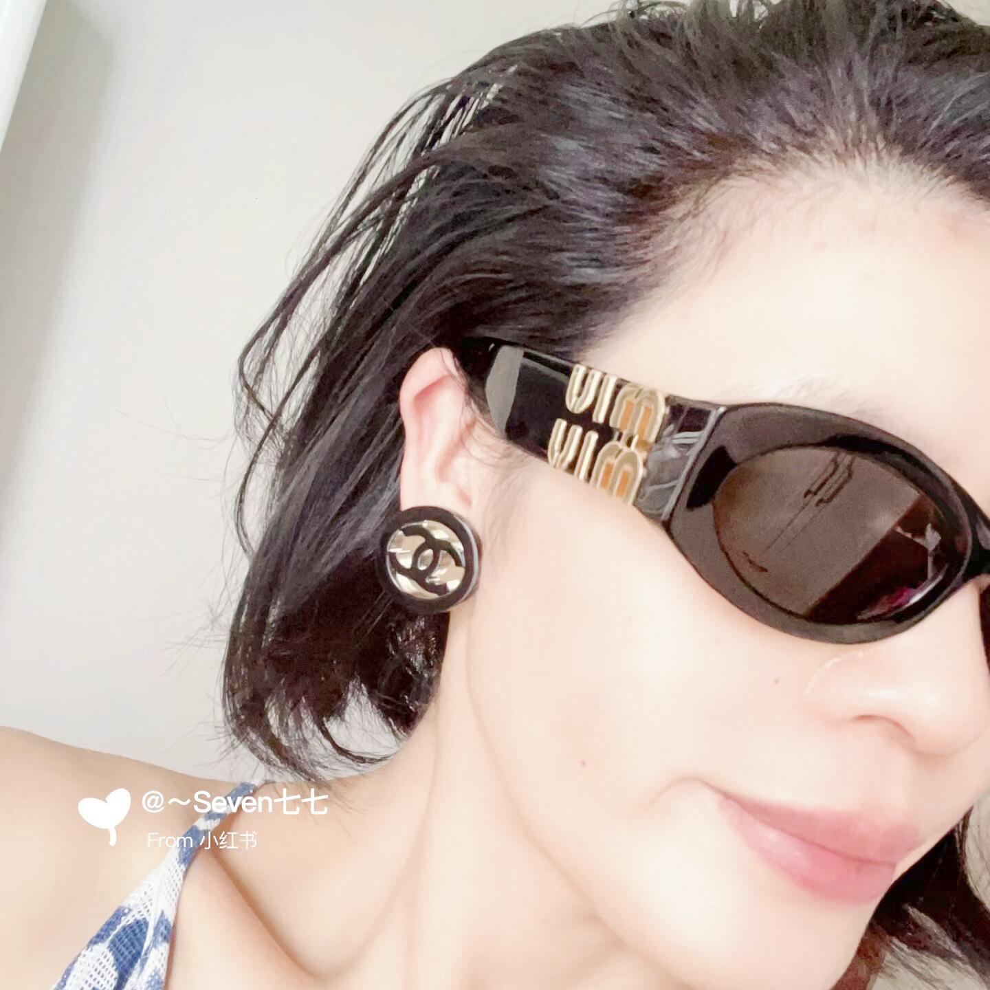 CCE869 24B Metal acrylic cc logo earring - ccjewelryacc