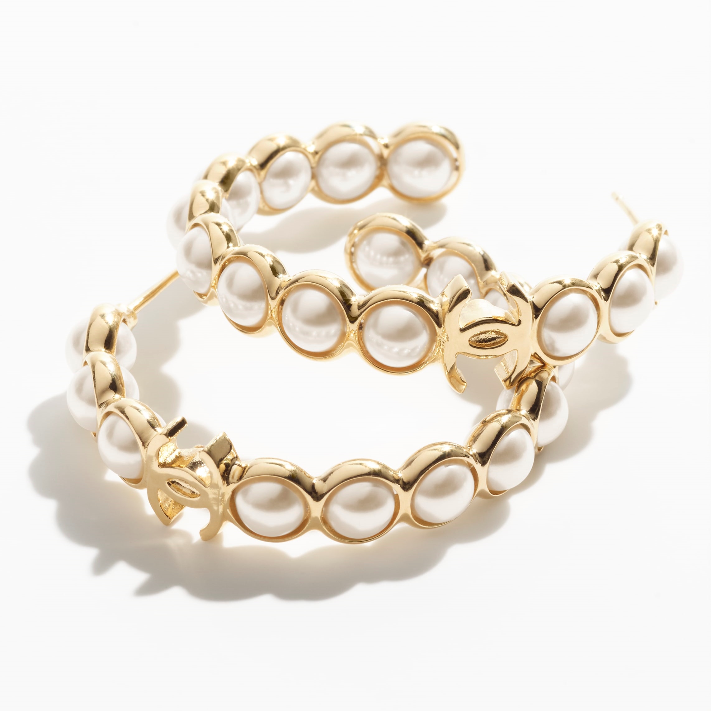 CCE868 Metal Resin pearls  cc logo Hoop earring - ccjewelryacc