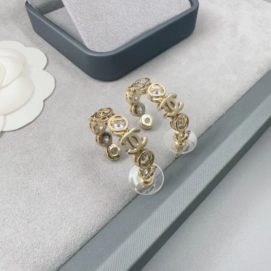 CCE862 24B Metal Crystal cc logo Hoop earring - ccjewelryacc