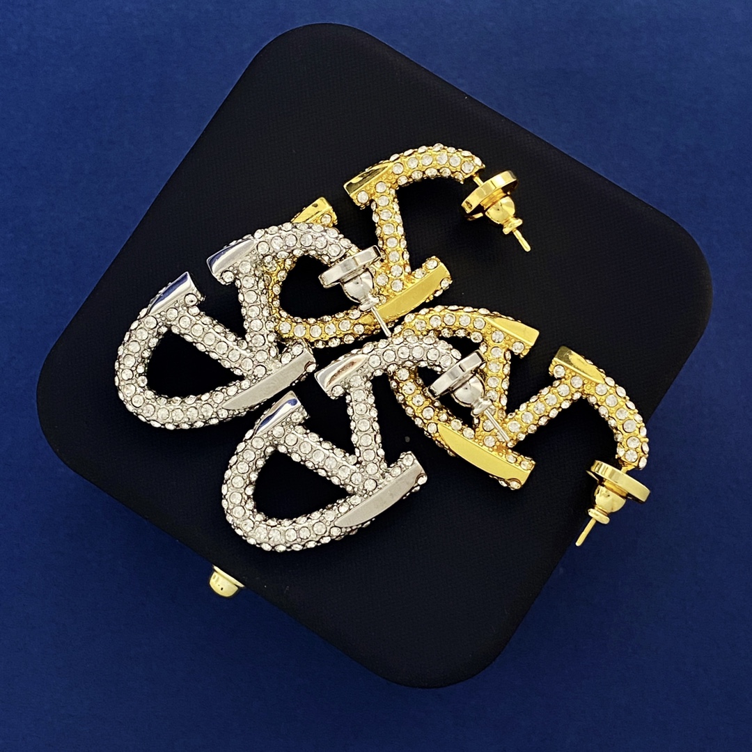 VTE004 THE BOLD EDITION VLOGO METAL AND CRYSTAL EARRINGS - ccjewelryacc