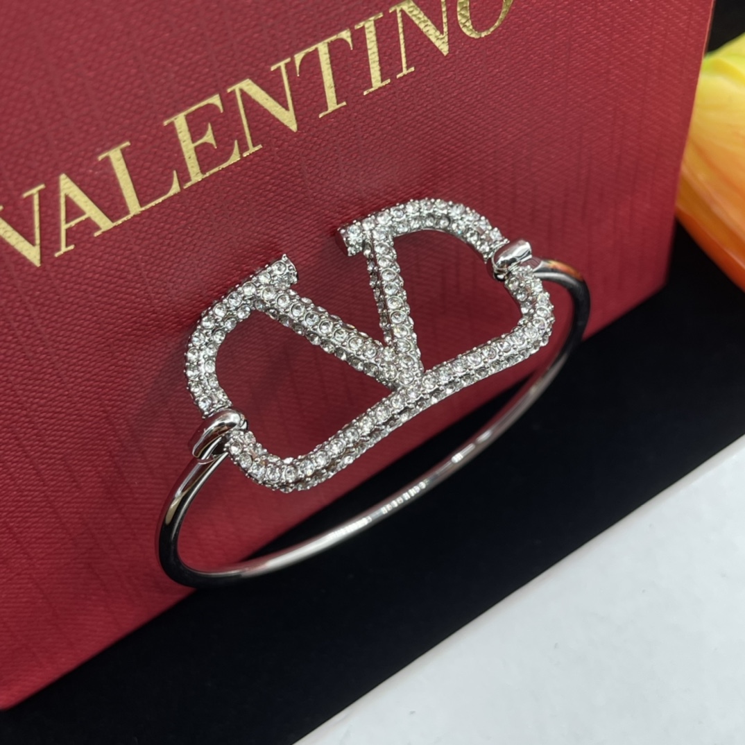 VTS005  Full crystal vlogo bracelet - ccjewelryacc