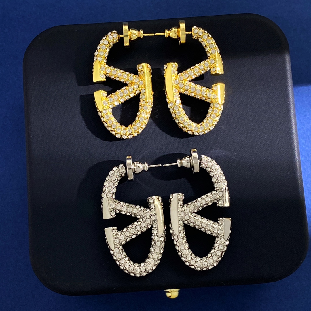 VTE004 THE BOLD EDITION VLOGO METAL AND CRYSTAL EARRINGS - ccjewelryacc