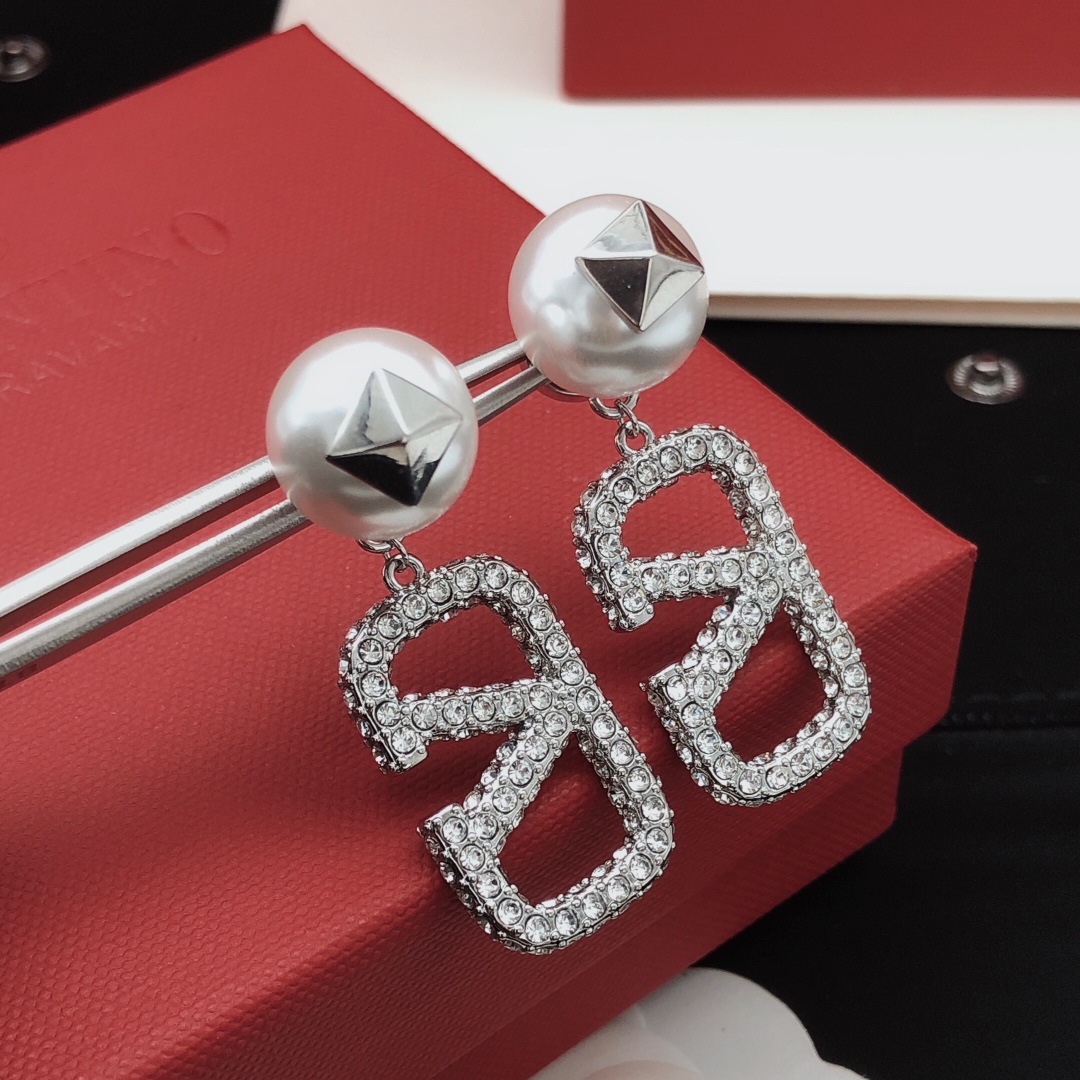 VTE098 V Logo Earrings - ccjewelryacc