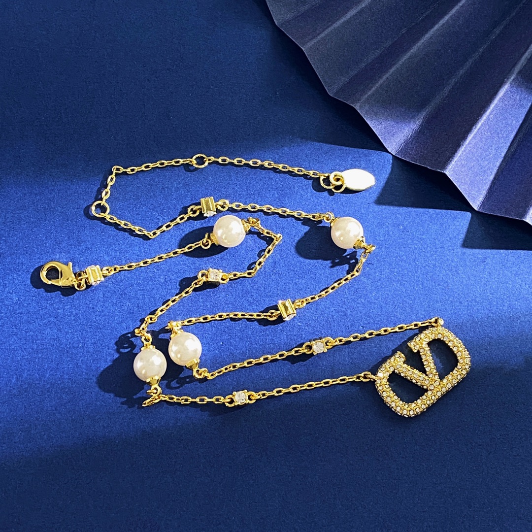 VTN040 V Logo charm and diamond choker necklace bracelet - ccfashionjewelry