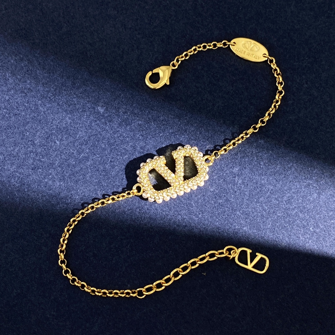 VTN045 Full crystal pearl VLOGO pendant Necklace - ccjewelryacc