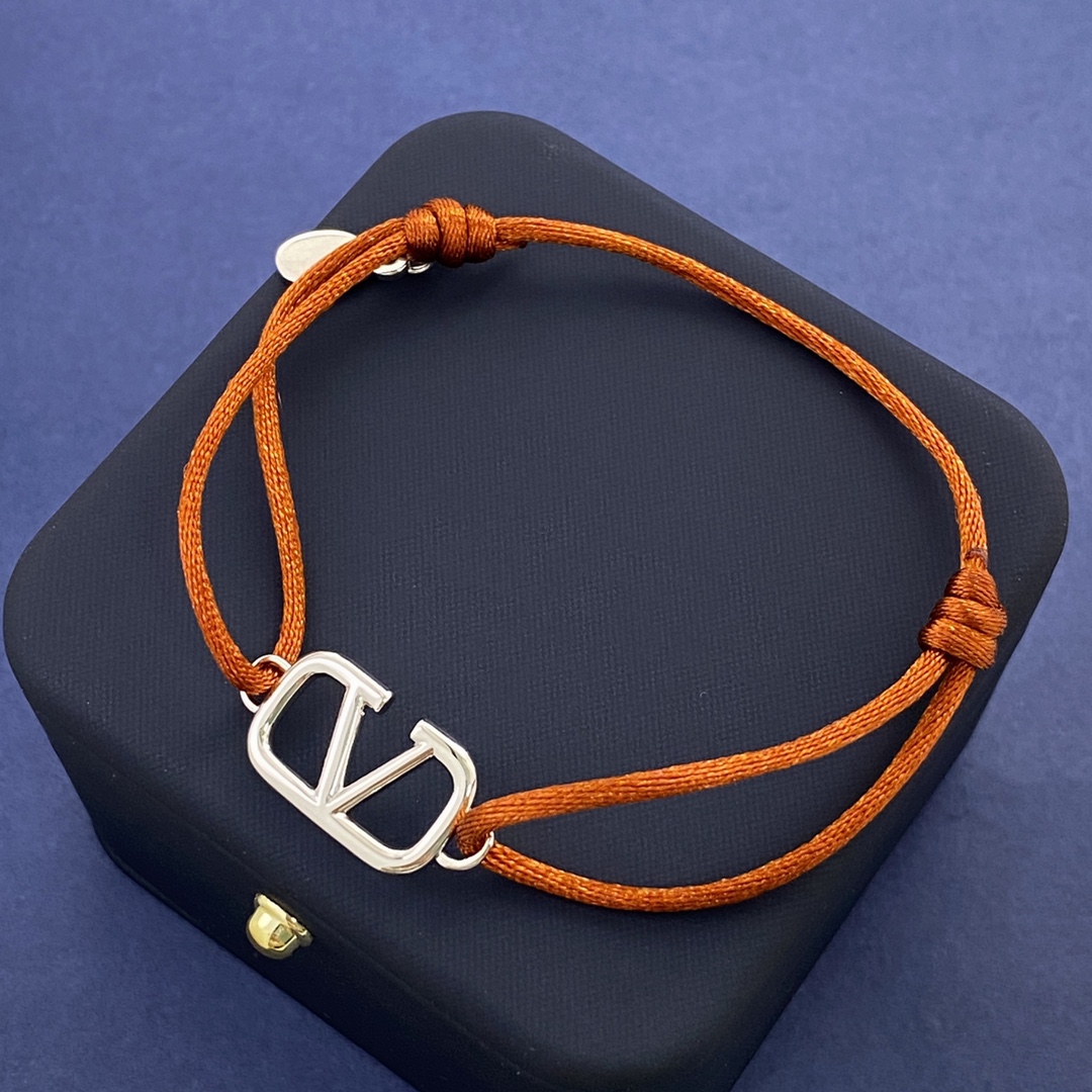 VTS028 Valentino Garavani VLogo Signature bracelet - ccjewelryacc