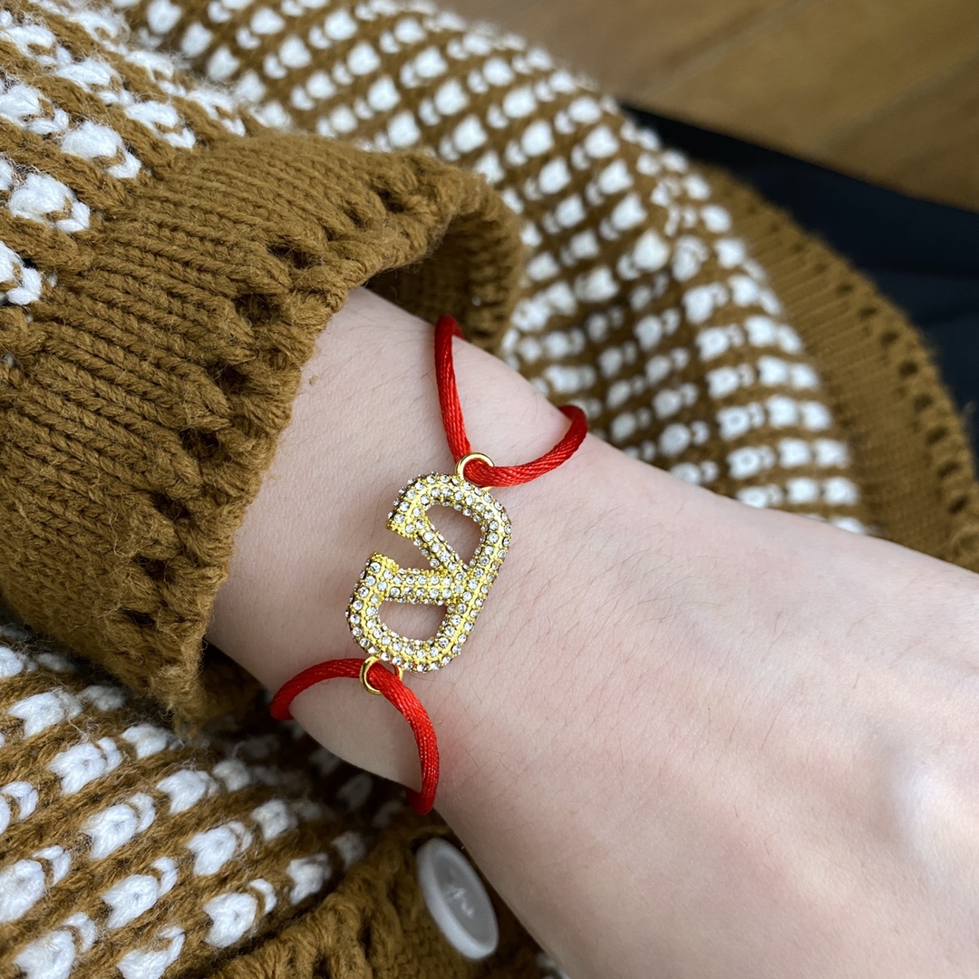 VTS030 Valentino Garavani VLogo Signature bracelet - ccjewelryacc