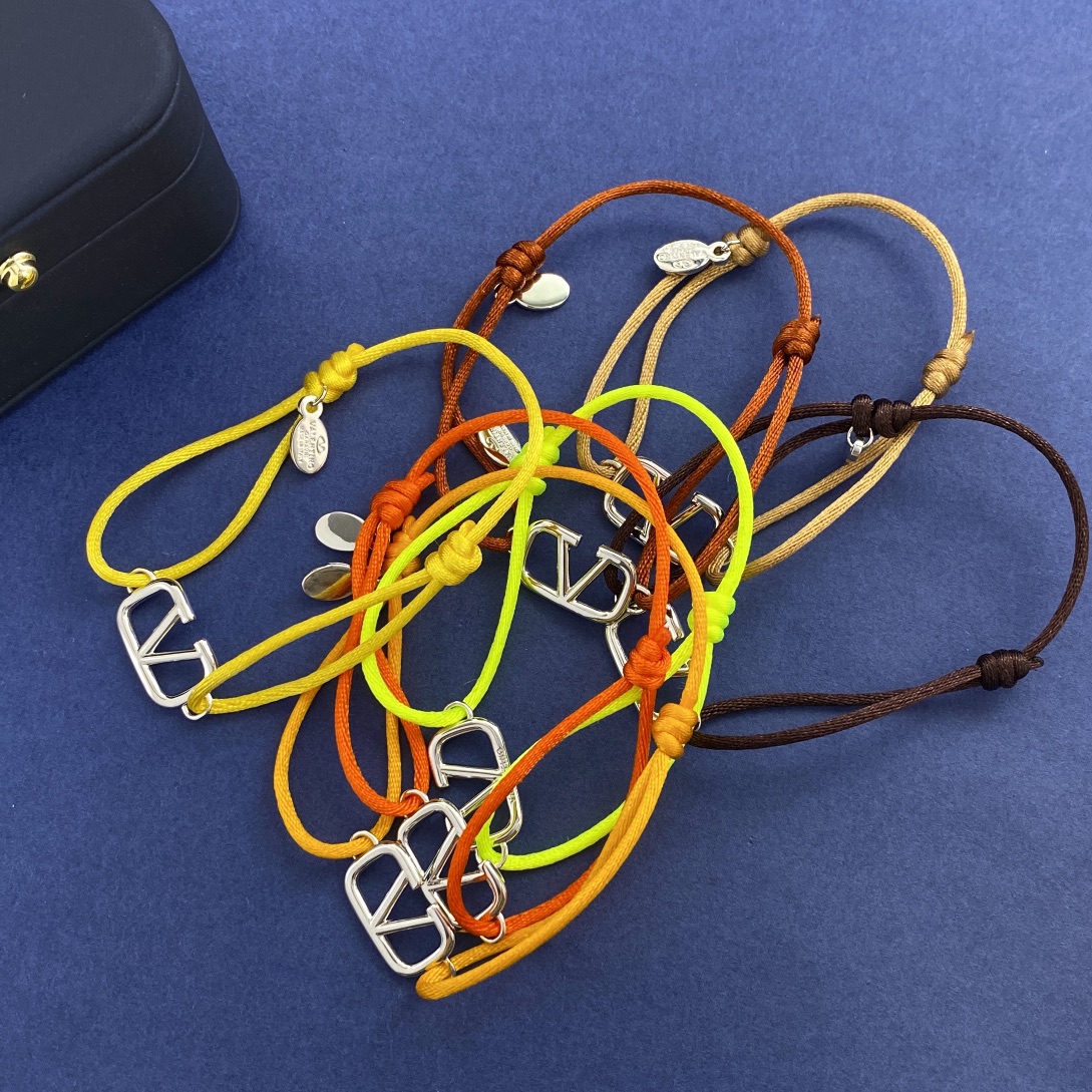 VTS028 Valentino Garavani VLogo Signature bracelet - ccjewelryacc