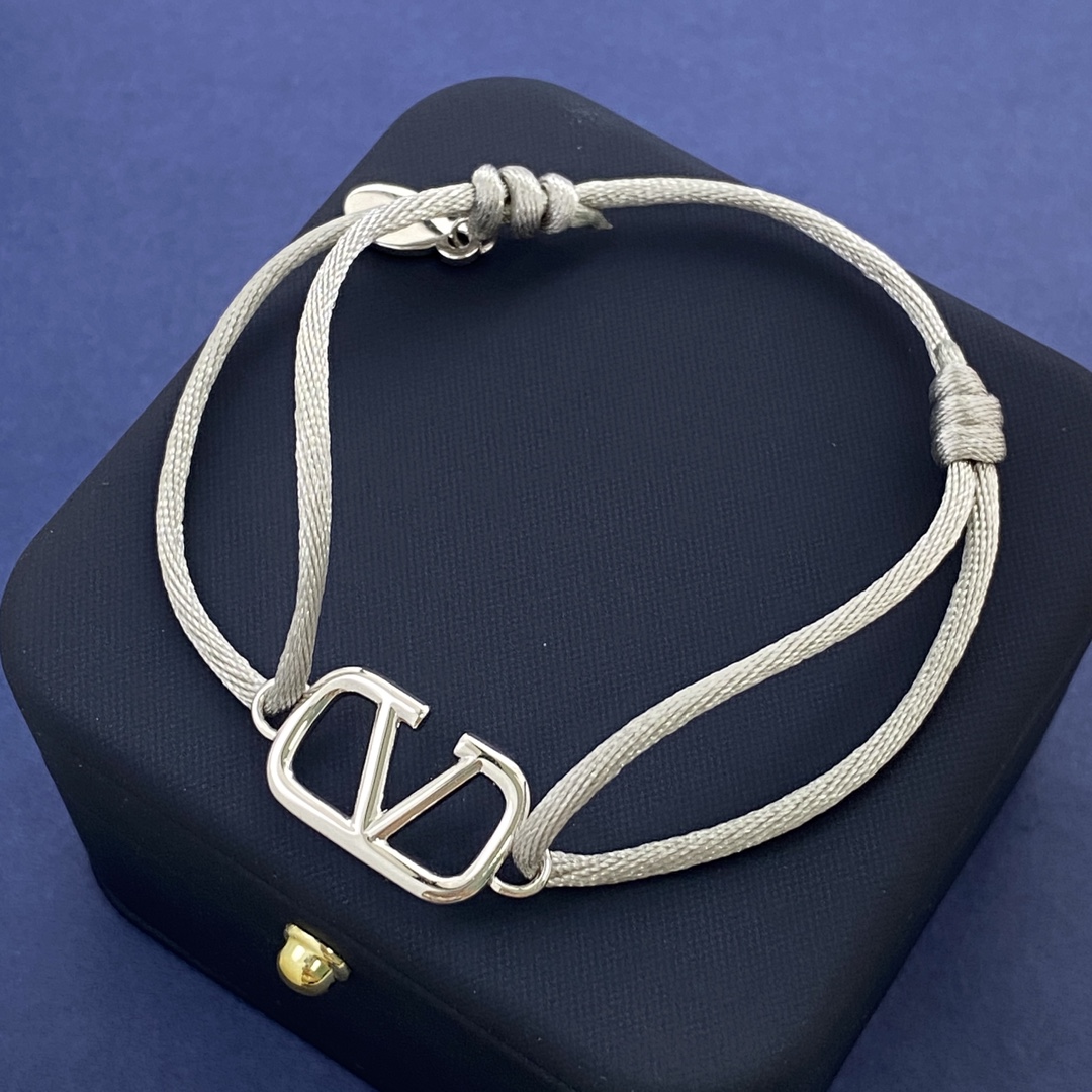 VTS028 Valentino Garavani VLogo Signature bracelet - ccjewelryacc