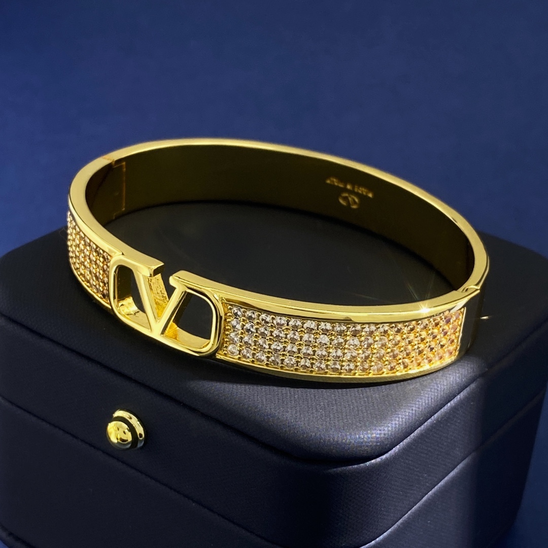 VTS003 Crystal vlogo Bangle Bracelet - ccjewelryacc