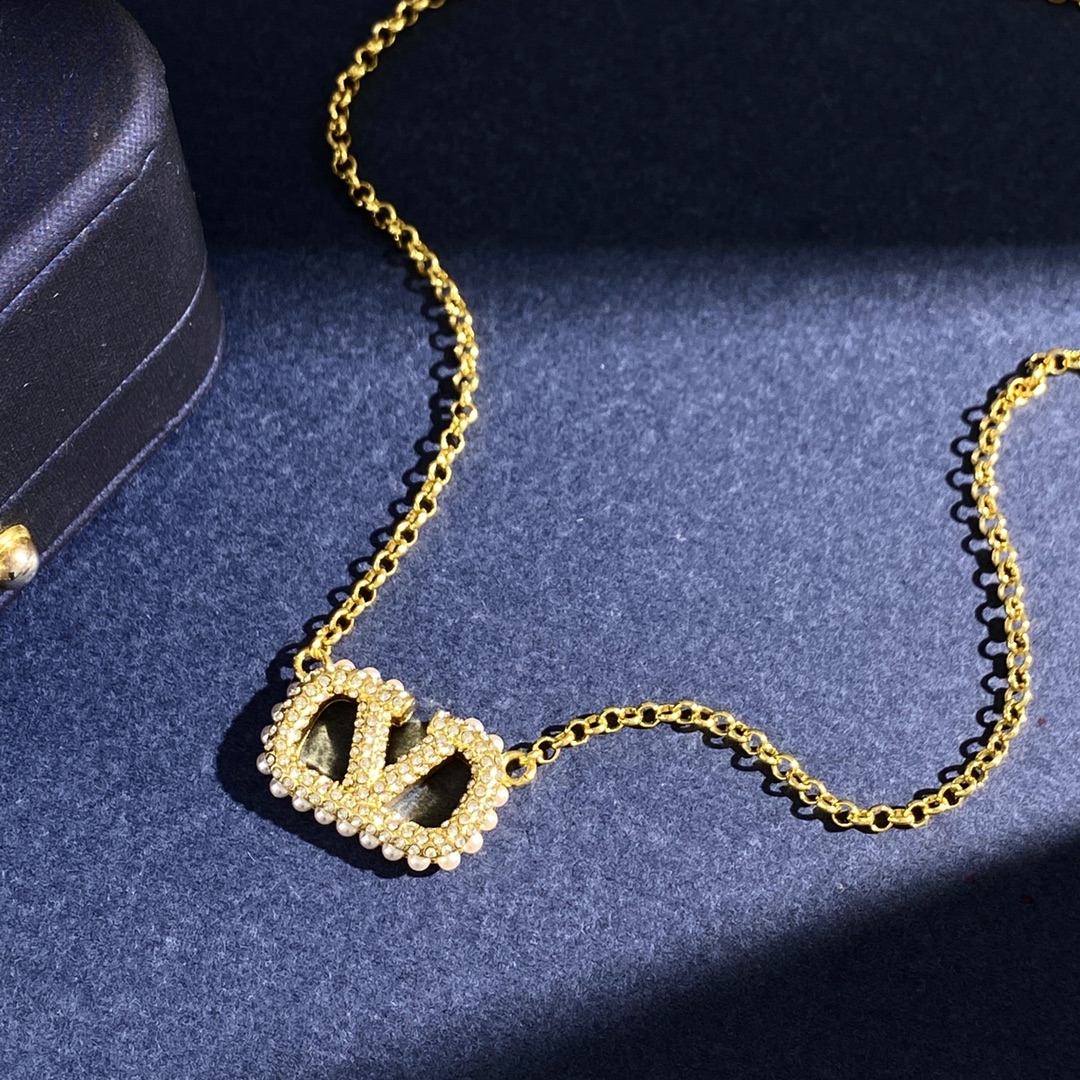 VTN045 Full crystal pearl VLOGO pendant Necklace - ccjewelryacc