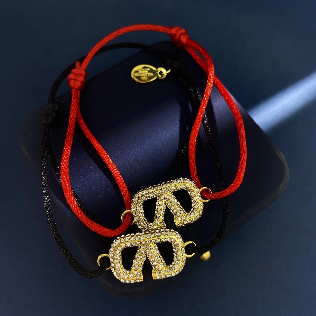 VTS030 Full crystal Vlogo signature Lucky rope bracelet - ccfashionjewelry