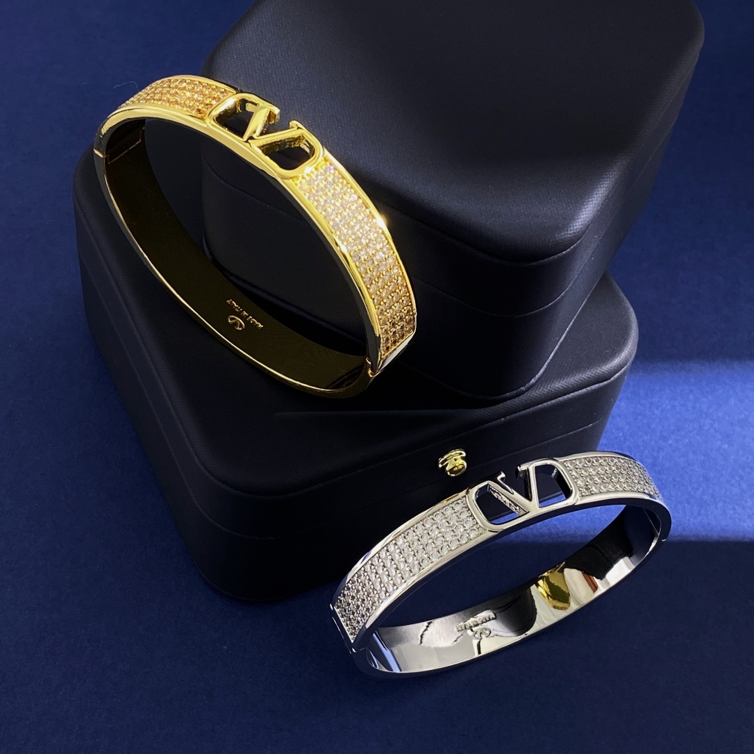 VTS003 Crystal vlogo Bangle Bracelet - ccjewelryacc