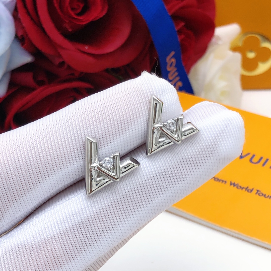 LVE083 Metal Essential V stud earrings - ccjewelryacc