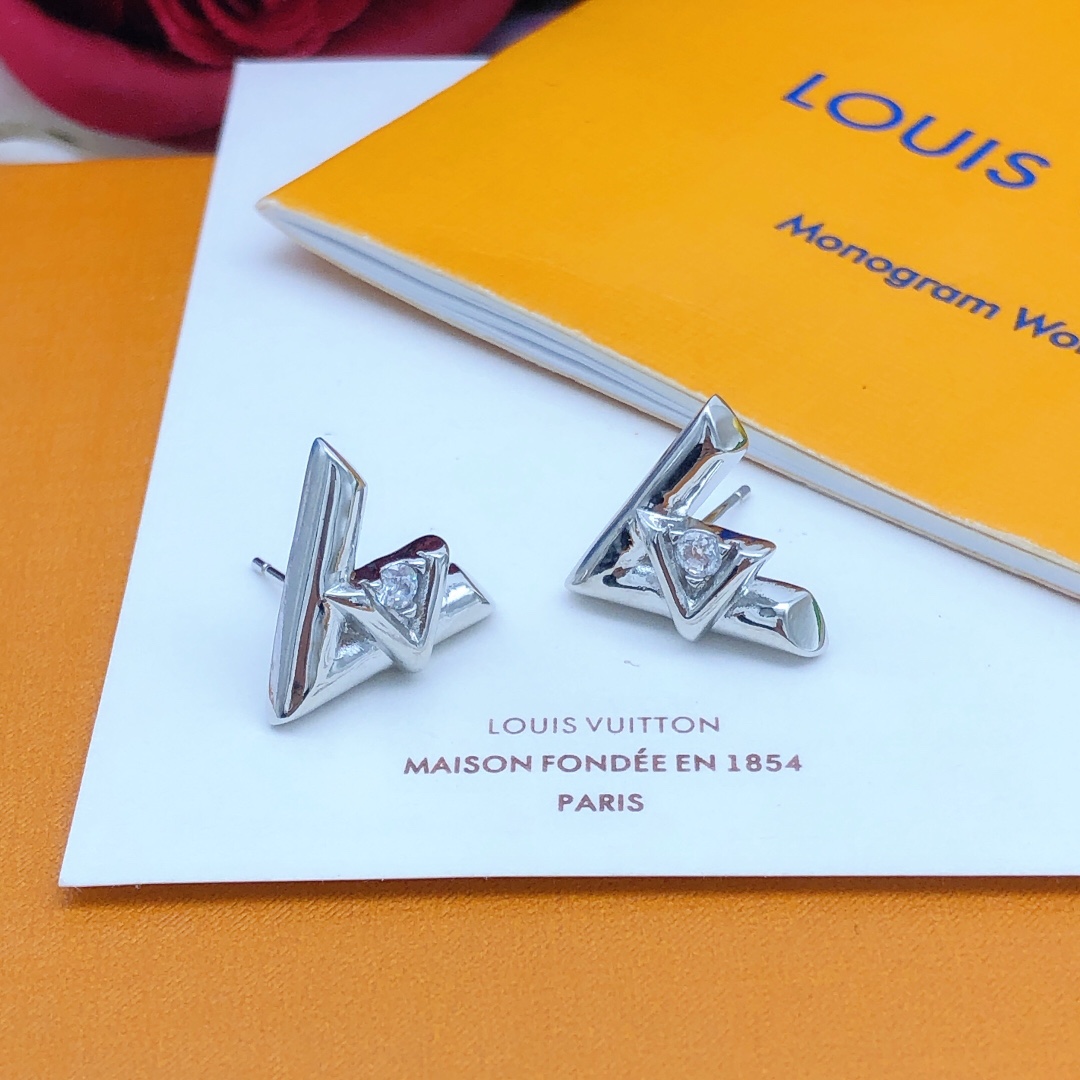 LVE083 Metal Essential V stud earrings - ccjewelryacc