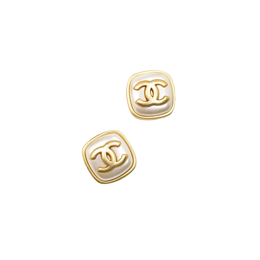 CCE609 Acrylic cc logo stud earring - ccjewelryacc