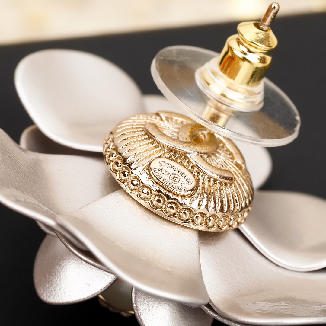 CCE873 23C camellia with cc logo pearl drop earring - ccjewelryacc