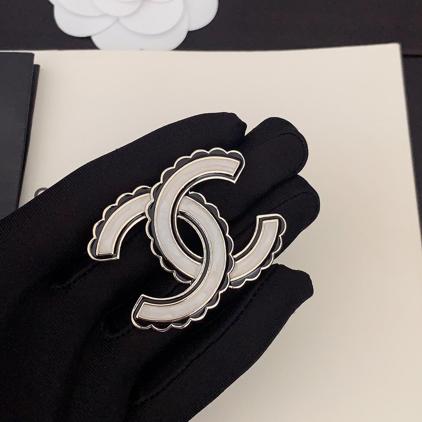 BCB436 cc logo Brooch pin - ccjewelryacc