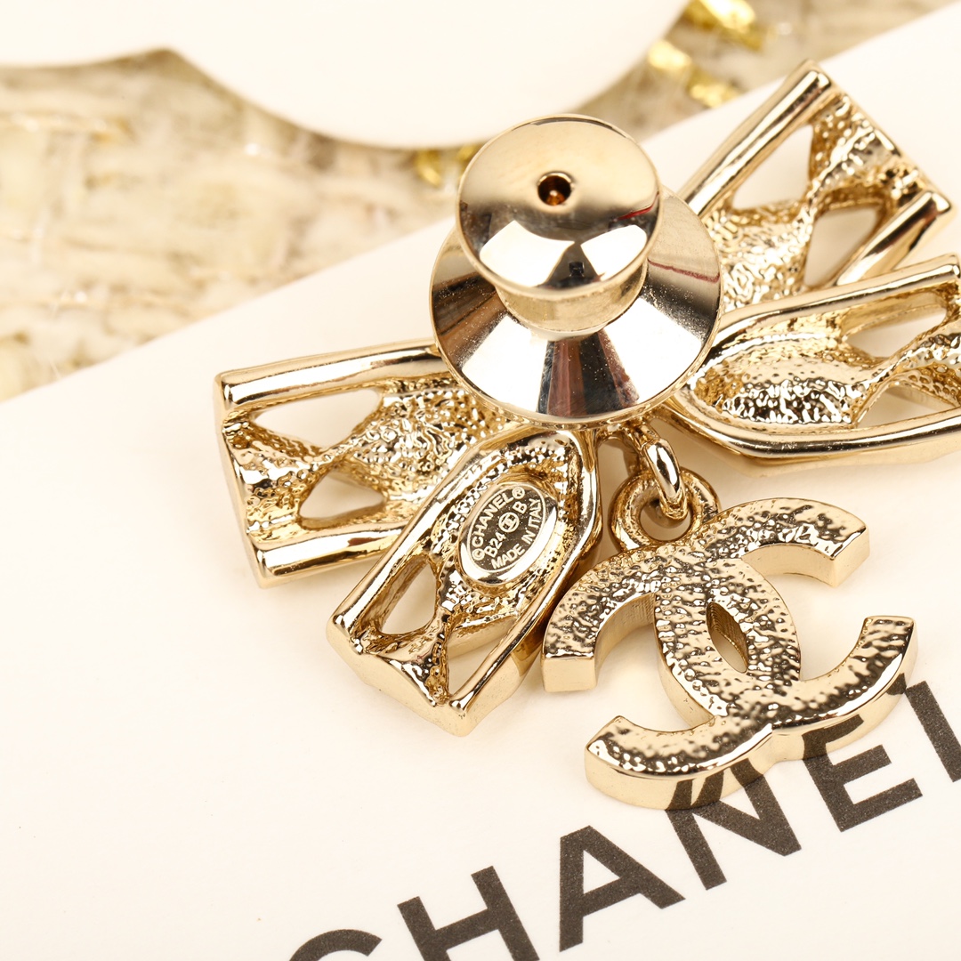 BCB441 24B bow cc logo Brooch pin - ccjewelryacc