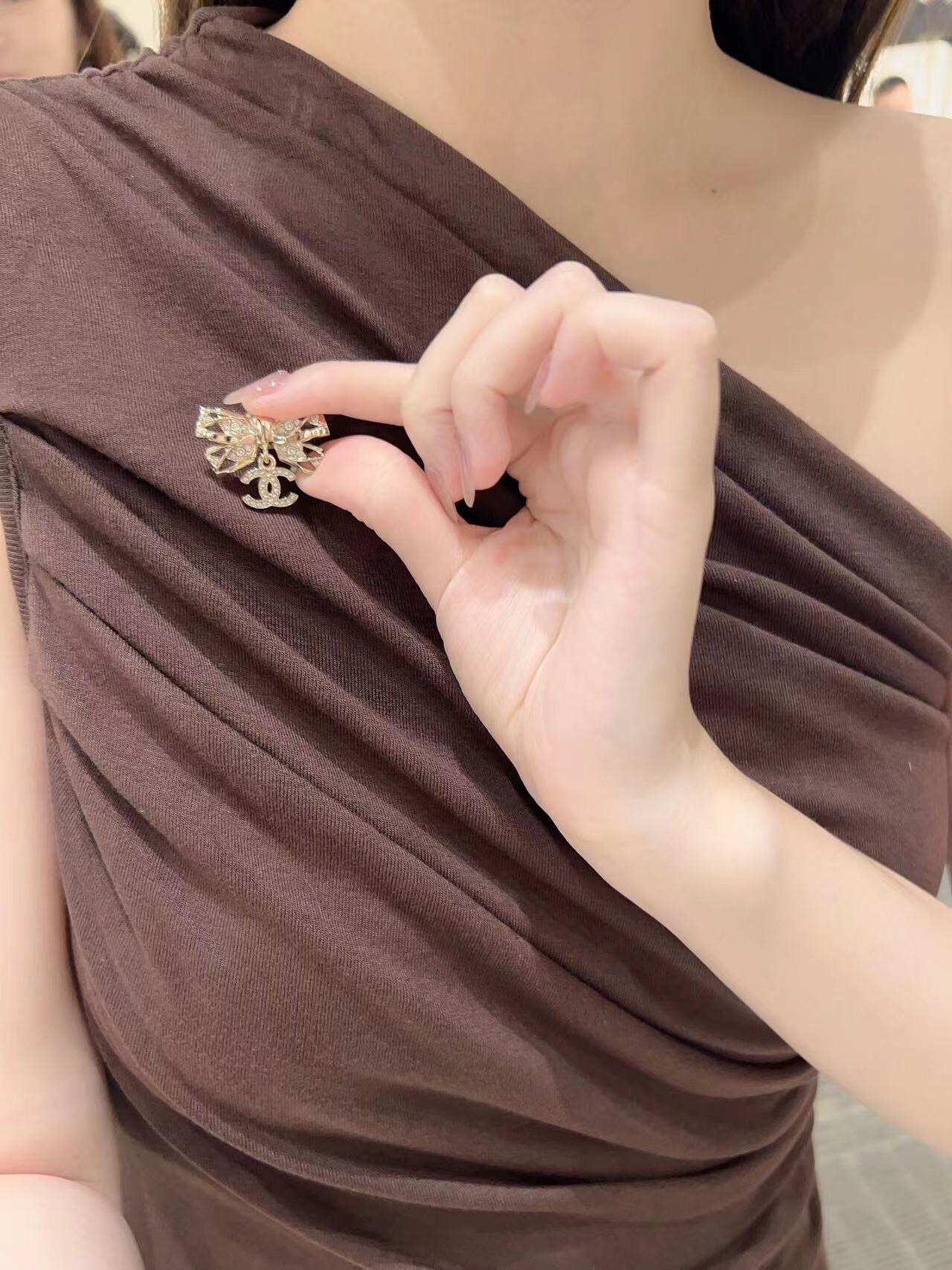 BCB441 24B bow cc logo Brooch pin - ccjewelryacc