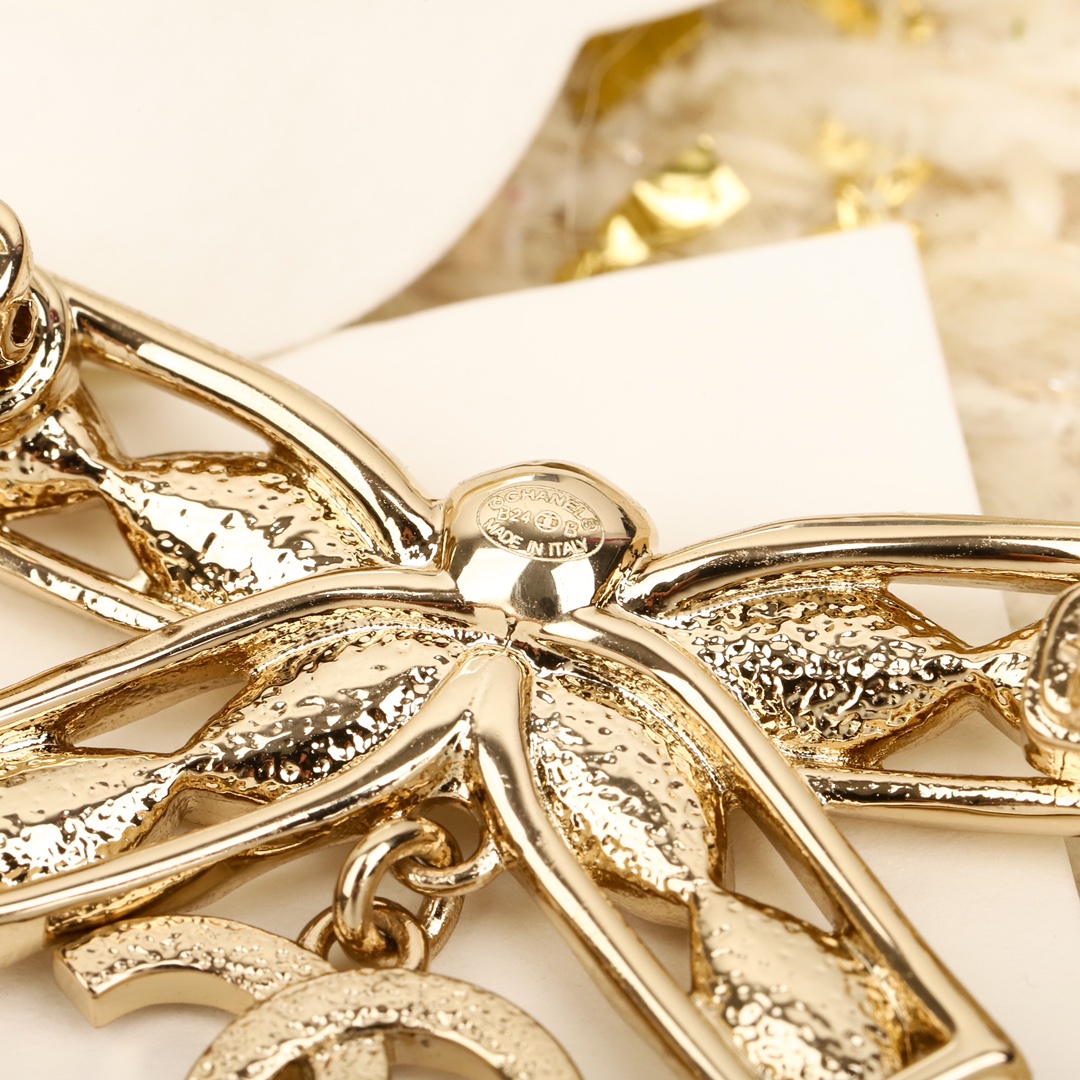 BCB441 24B bow cc logo Brooch pin - ccjewelryacc