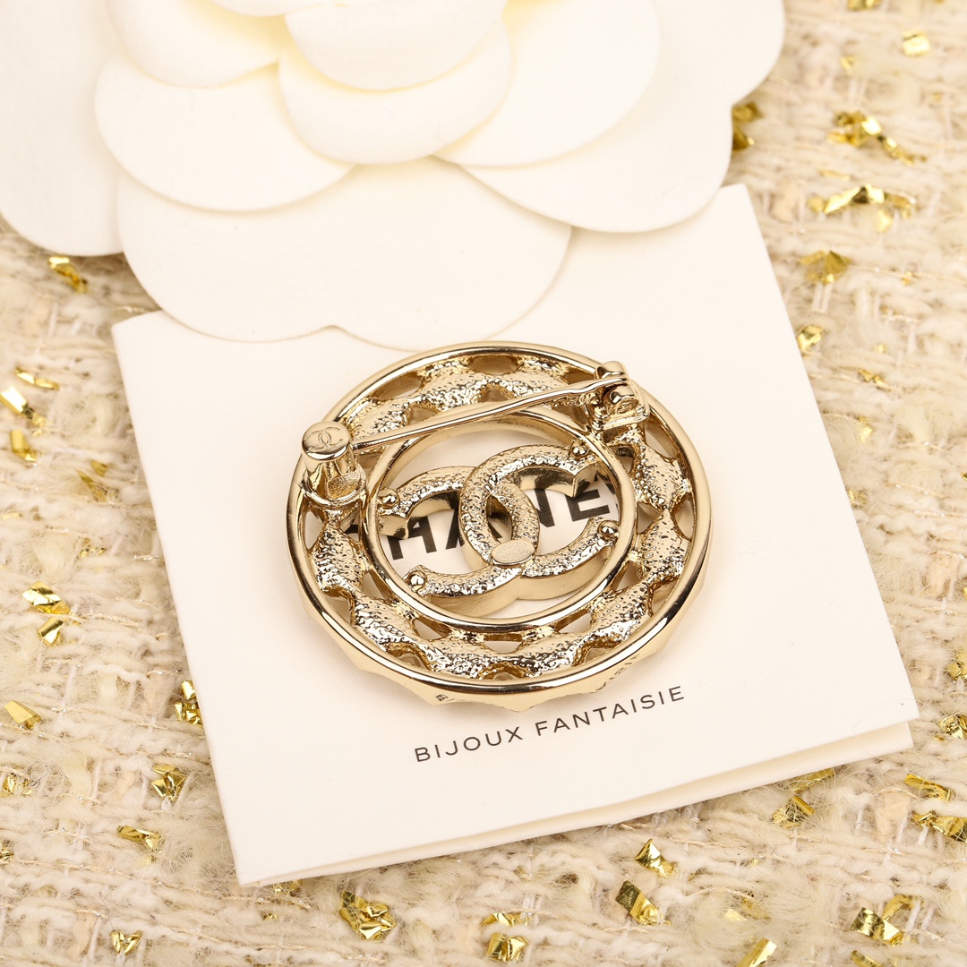 BCB446 24B Round cc logo brooch pin - ccjewelryacc