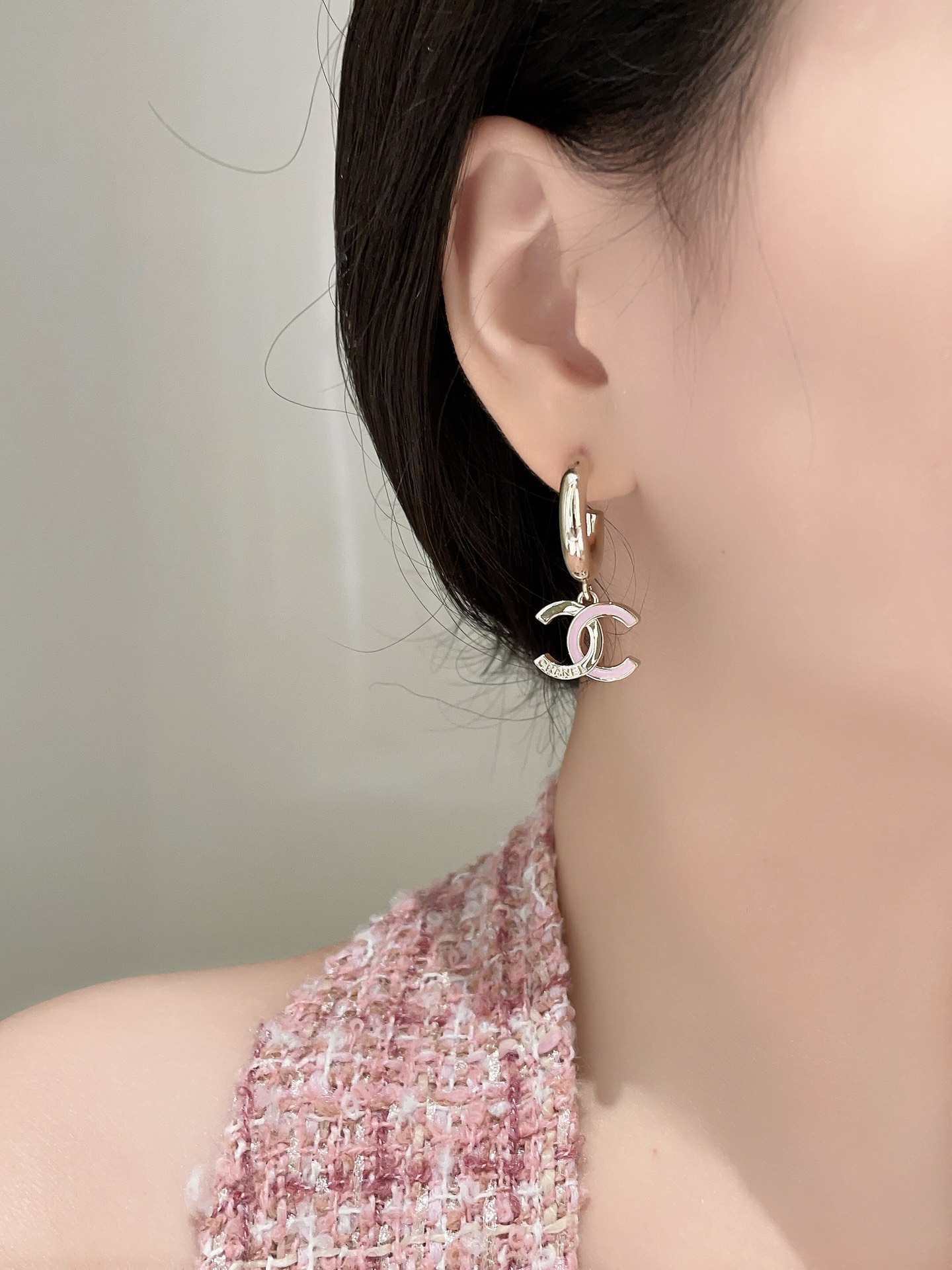 CCE859 24B Metal Pink enamel cc logo Stud earring - ccjewelryacc