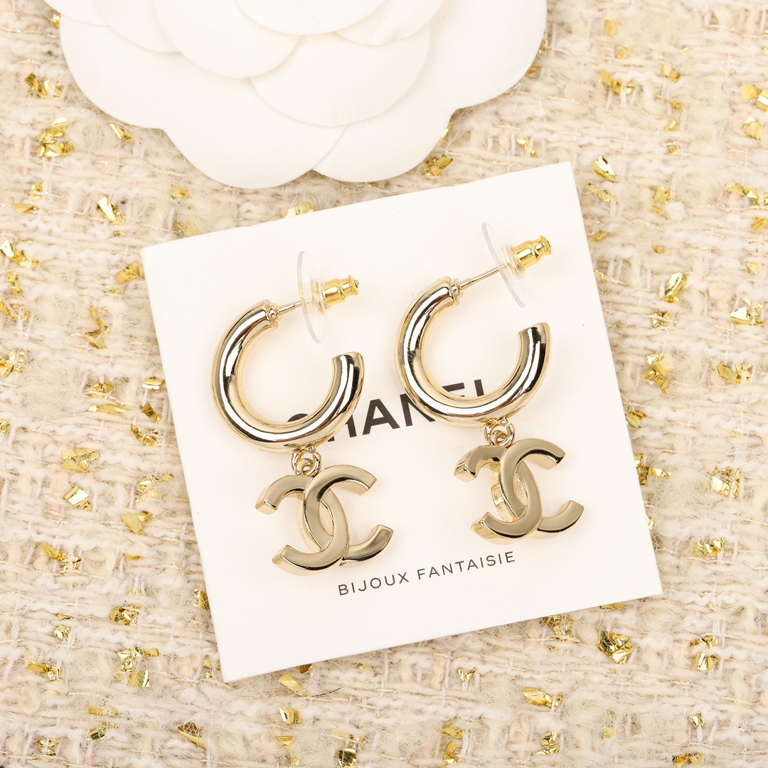 CCE859 24B Metal Pink enamel cc logo Stud earring - ccjewelryacc