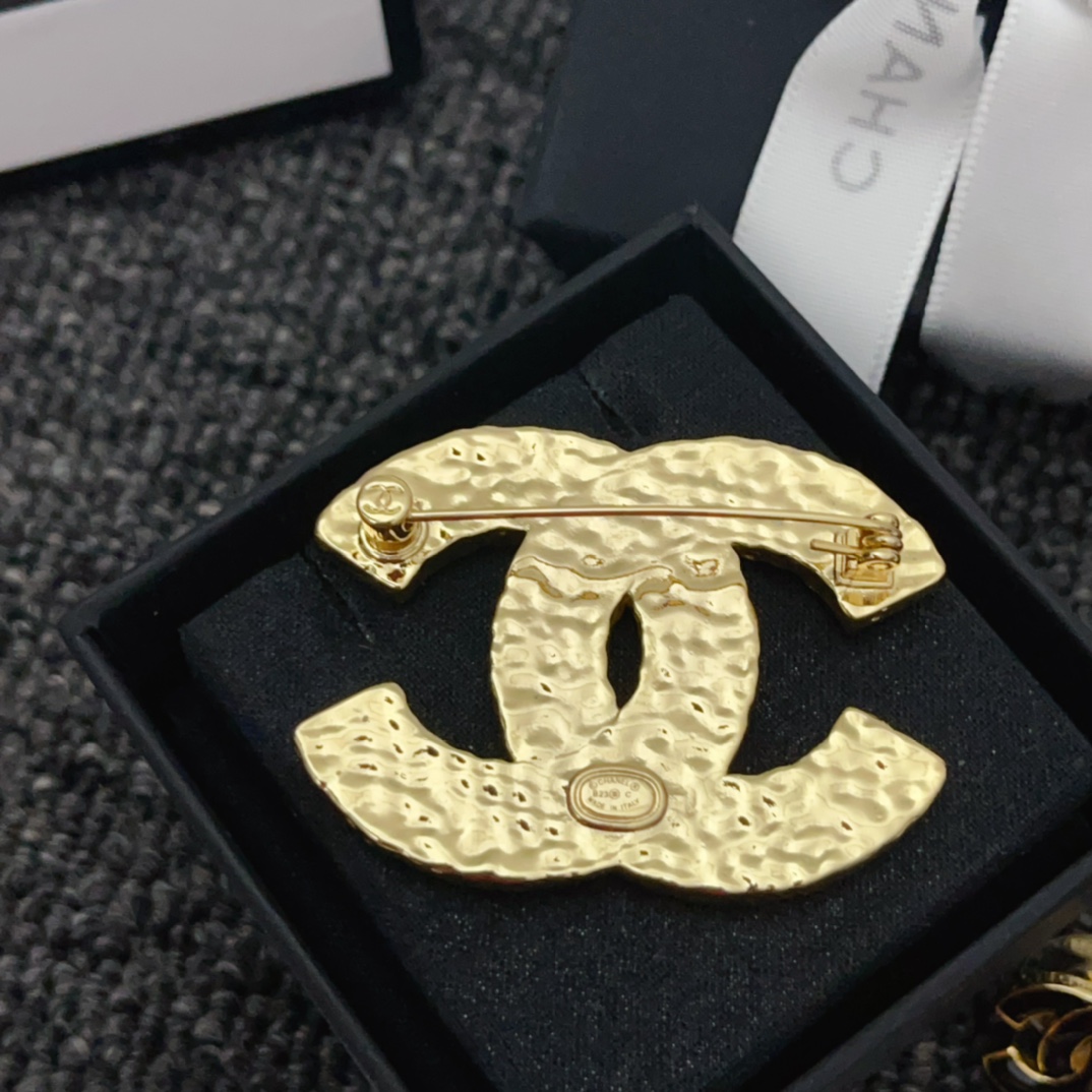 BCB011 Enamel CC brooch - ccjewelryacc