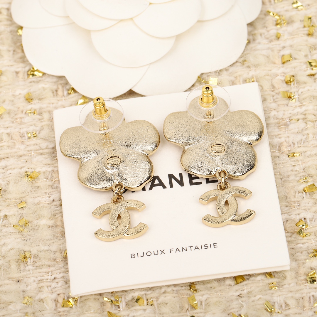 CCE871 24B camellia with cc logo earring - ccjewelryacc