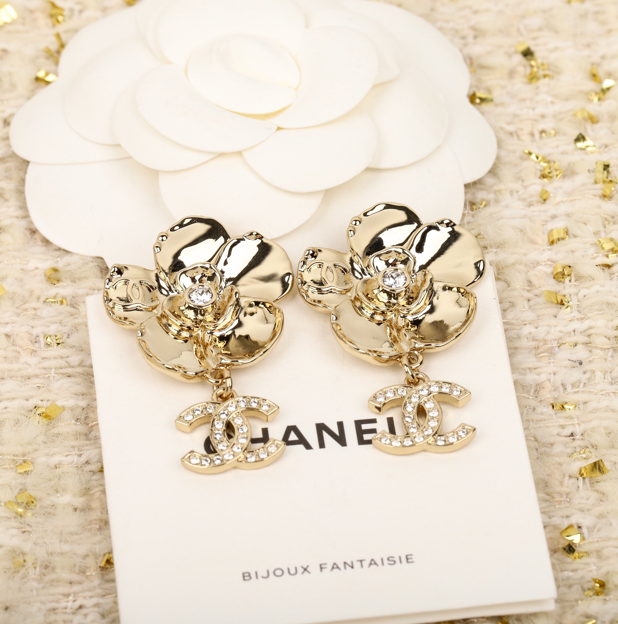CCE871 24B camellia with cc logo earring - ccjewelryacc
