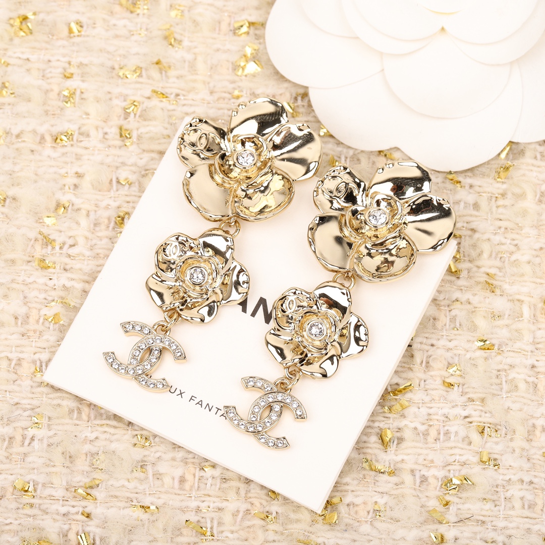 CCE871 24B camellia with cc logo earring - ccjewelryacc