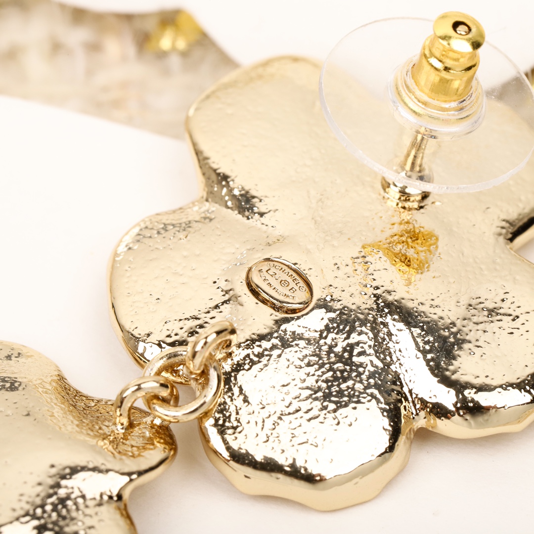 CCE871 24B camellia with cc logo earring - ccjewelryacc