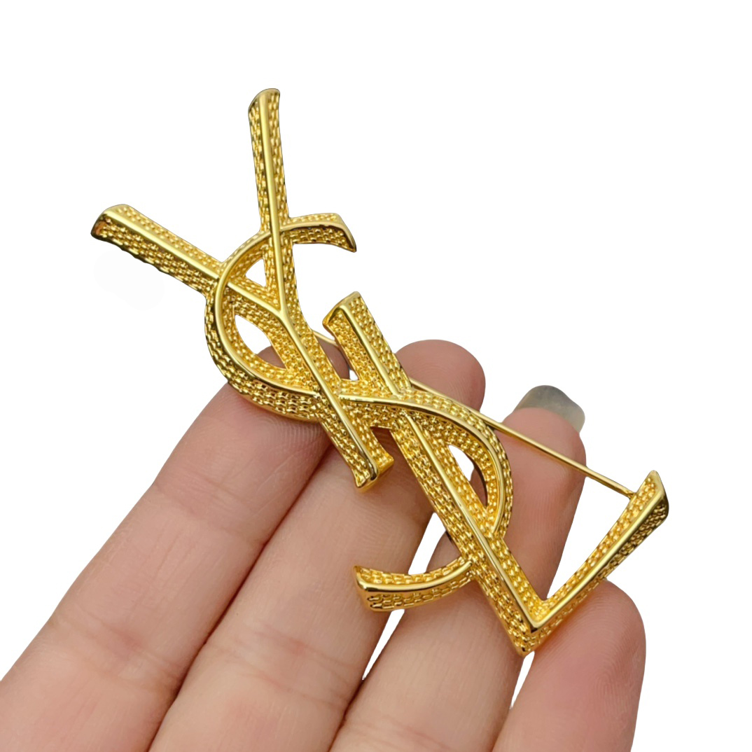 BYB034 Textured Y Logo Letter Brooch Gold - ccjewelryacc