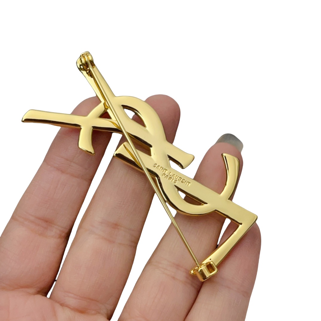 BYB034 Textured Y Logo Letter Brooch Gold - ccjewelryacc