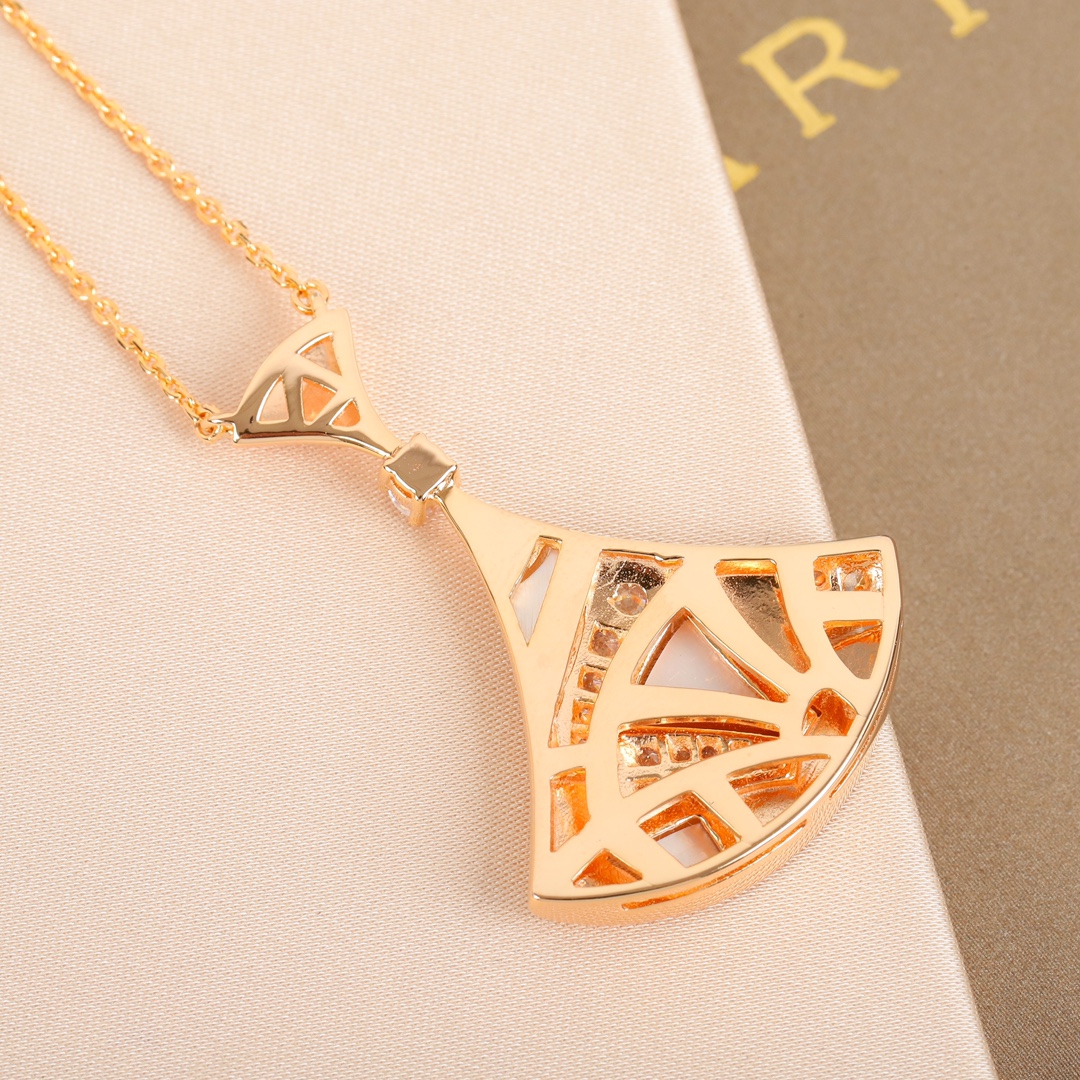 BGNV005 18k Mother of pearl and Diamond Diva's dream necklace large - ccjewelryacc