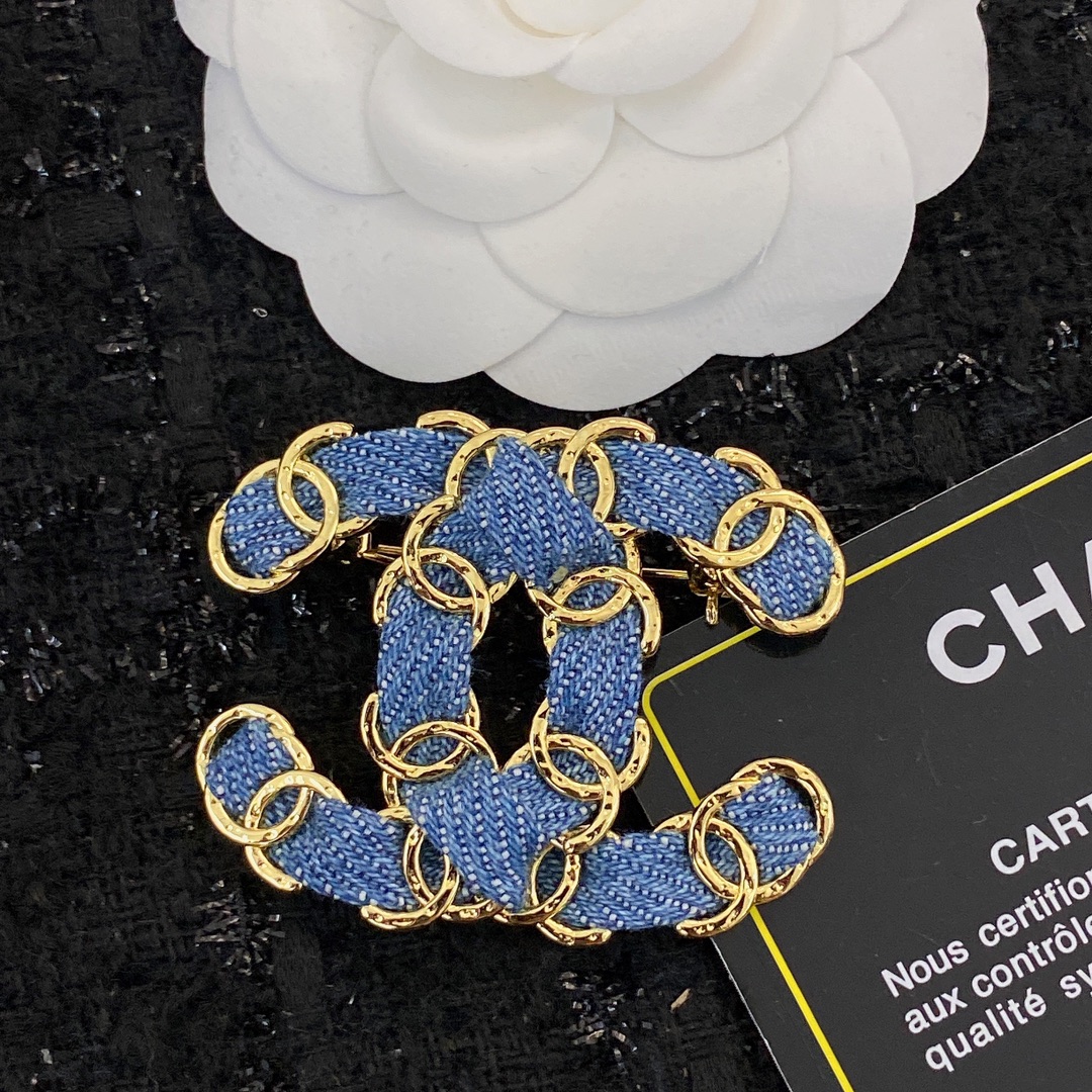 BCB012 Metal fabric CC brooch - ccjewelryacc