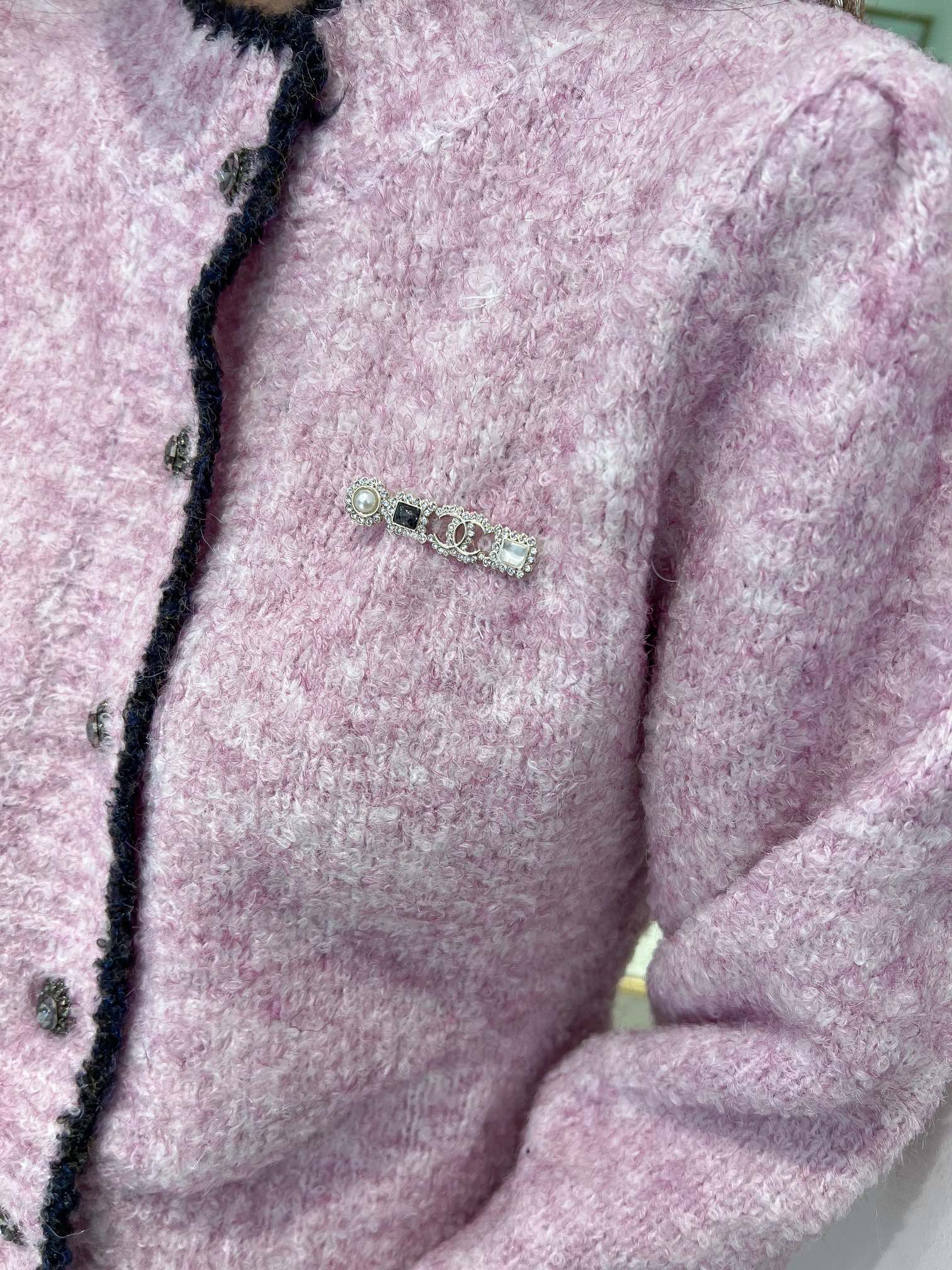 BCB043 Swarovski crystal CC brooch - ccjewelryacc