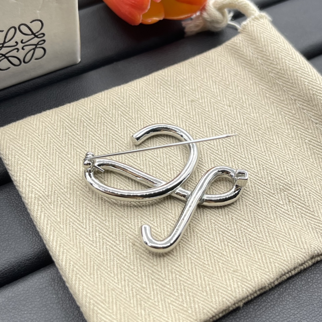 BLB001 L letter GOLD Logo brooch - ccjewelryacc