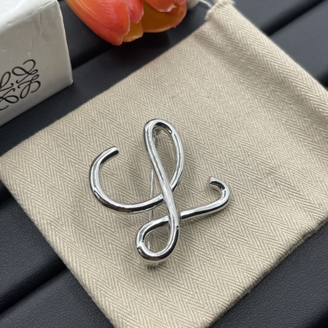 BLB001 L letter GOLD Logo brooch - ccjewelryacc