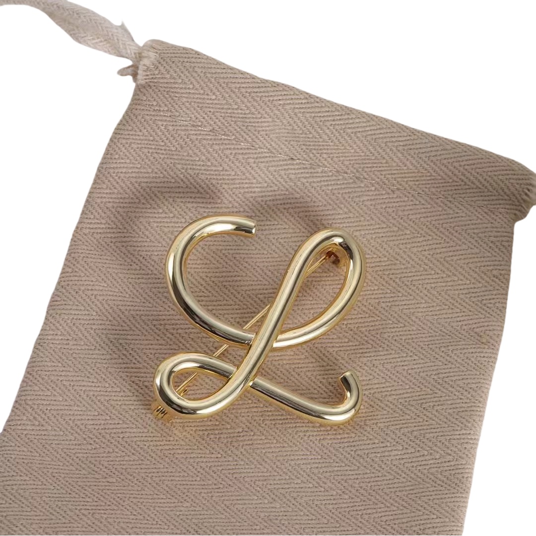BLB001 L letter GOLD Logo brooch - ccjewelryacc