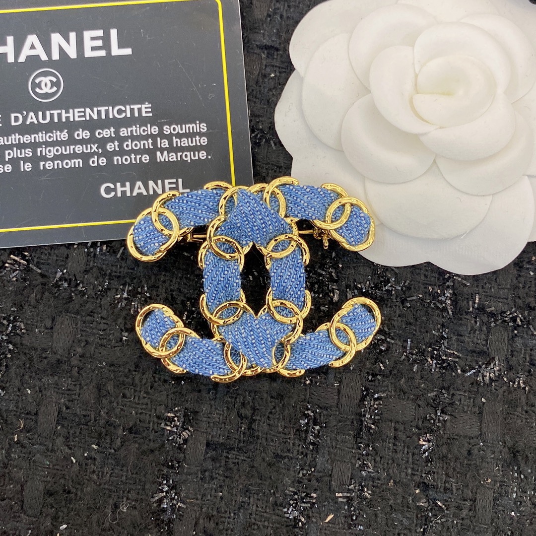 BCB012 Metal fabric CC brooch - ccjewelryacc