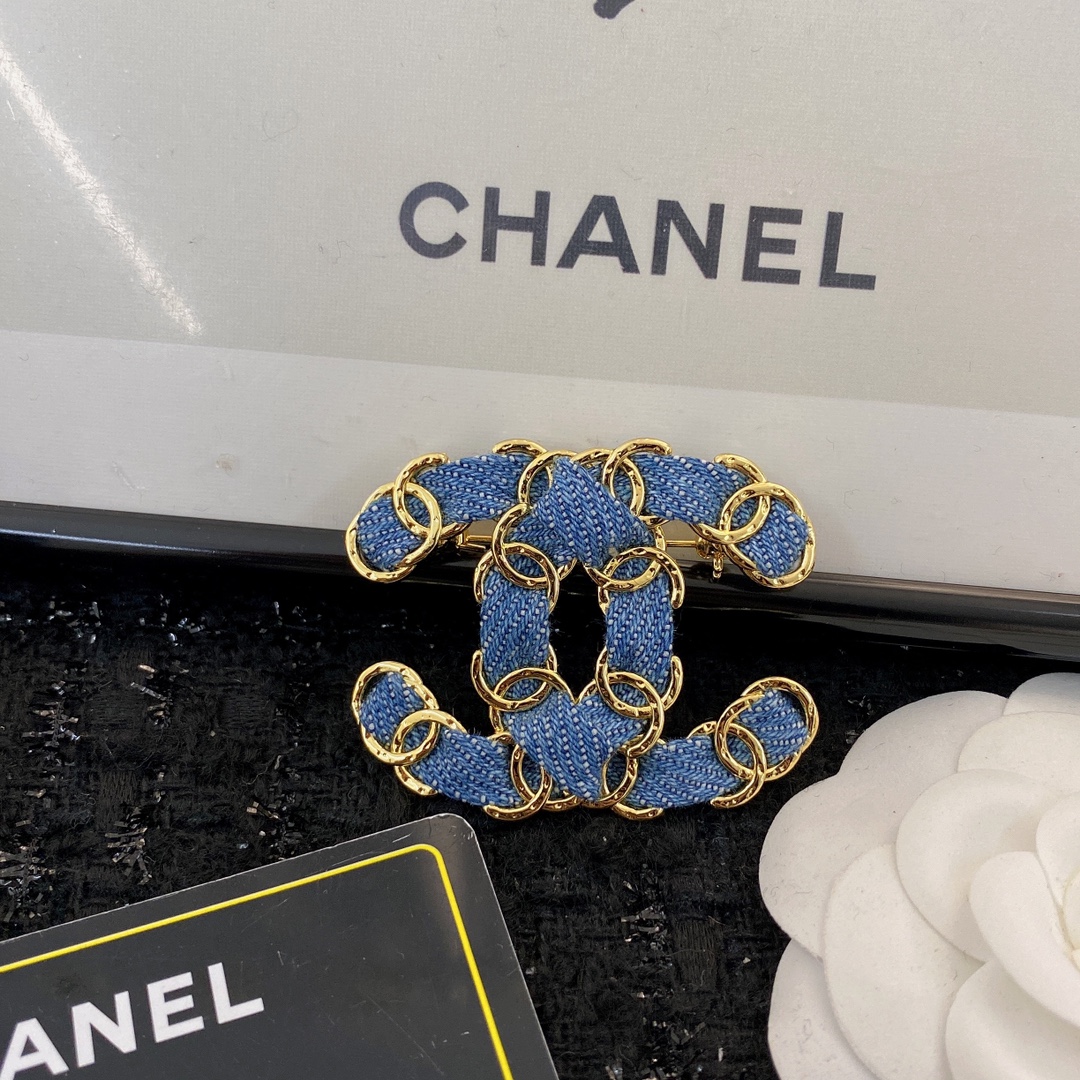 BCB012 Metal fabric CC brooch - ccjewelryacc