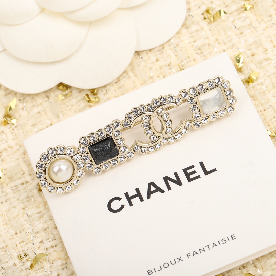 BCB043 Swarovski crystal CC brooch - ccjewelryacc