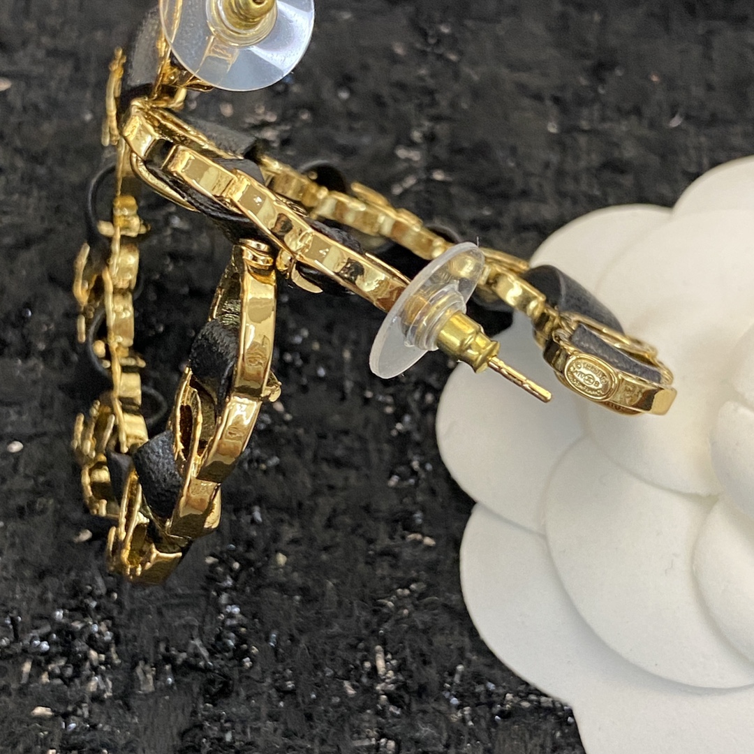 CCE884 Metal leater CC hook earrings - ccjewelryacc