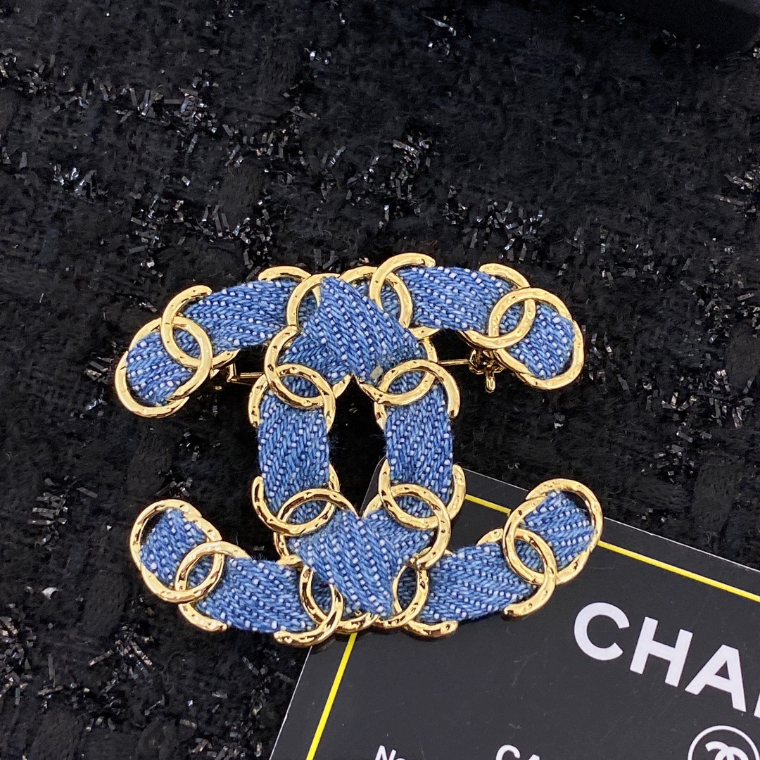 BCB012 Metal fabric CC brooch - ccjewelryacc