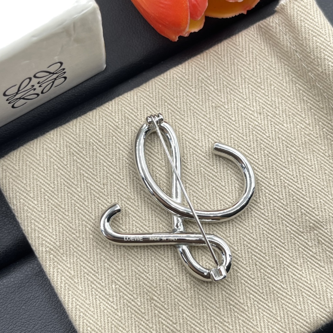 BLB001 L letter GOLD Logo brooch - ccjewelryacc